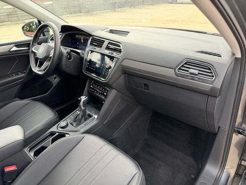 Certified 2024 Volkswagen Tiguan SE AWD/4WD image 21