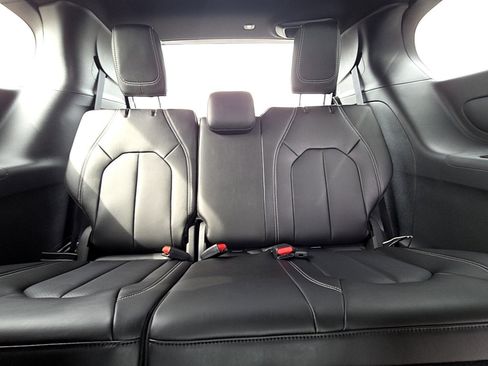 New 2026 Chrysler Pacifica Select image 10