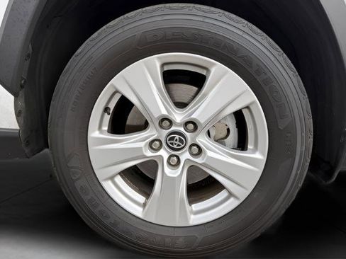 Used 2021 Toyota RAV4 XLE image 10