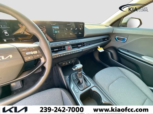 New 2025 Kia K4 LXS image 24