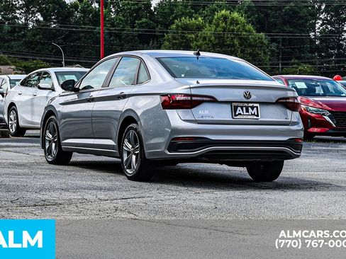 Used 2024 Volkswagen Jetta SE FWD image 6
