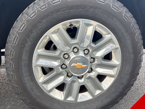 Used 2024 Chevrolet Silverado 3500 High Country w/ High Country Premium Package image 17