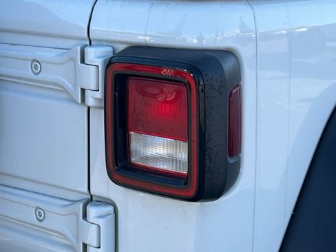 Used 2018 Jeep Wrangler Unlimited Sport image 17