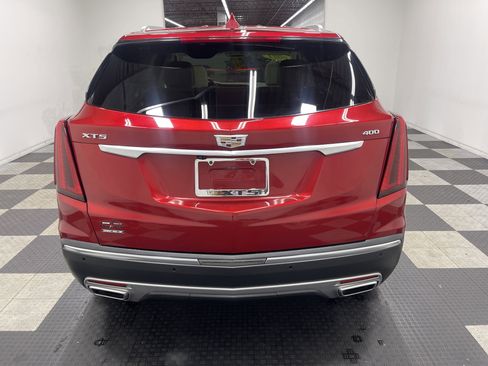 Used 2021 Cadillac XT5 Premium Luxury FWD image 3