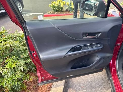Used 2021 Toyota Venza LE w/ Carpet Mat Package (TMS) AWD/4WD image 8