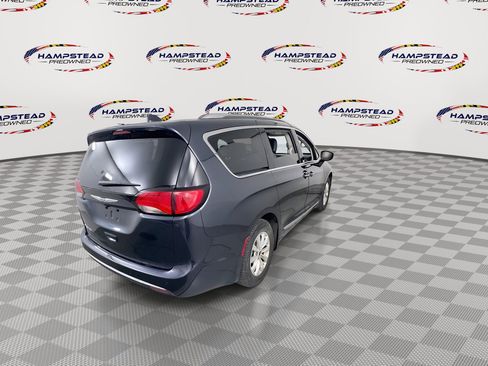 Used 2019 Chrysler Pacifica Touring-L FWD image 8