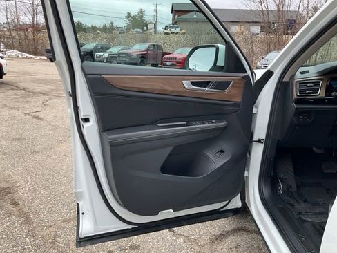 Used 2024 Volkswagen Atlas SE image 12