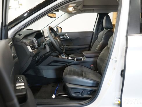 Used 2025 Mitsubishi Outlander SE image 15