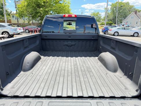 Used 2018 Chevrolet Silverado 1500 LT w/ Midnight Edition AWD/4WD image 32