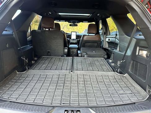Used 2022 Ford Explorer Platinum w/ Equipment Group 601A image 18