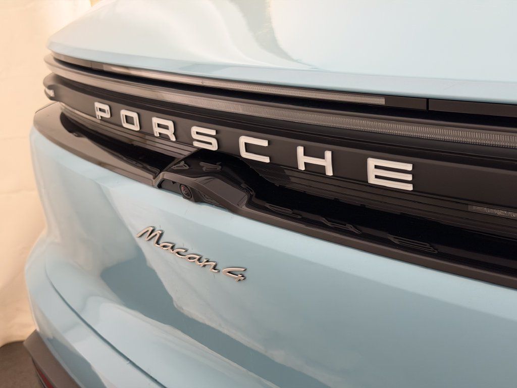 Used 2026 Porsche Macan 4 Electric AWD/4WD image 25