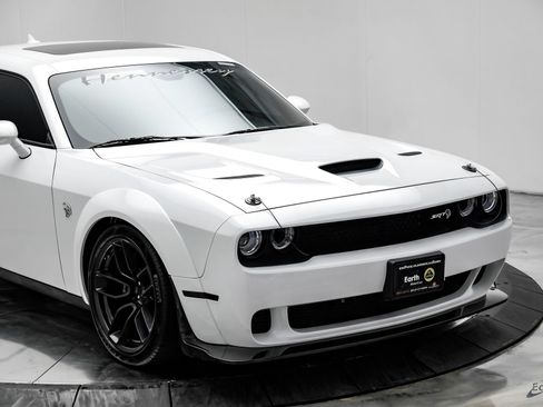 Used 2018 Dodge Challenger SRT Hellcat RWD image 32
