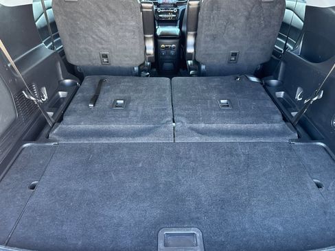 Used 2023 Ford Explorer Limited image 12