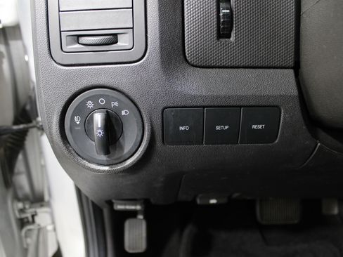 Used 2010 Ford Escape XLT image 7