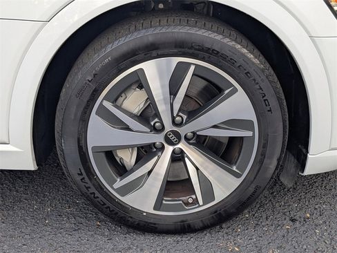 Used 2024 Audi Q8 e-tron Premium Plus w/ Premium Plus Package image 11