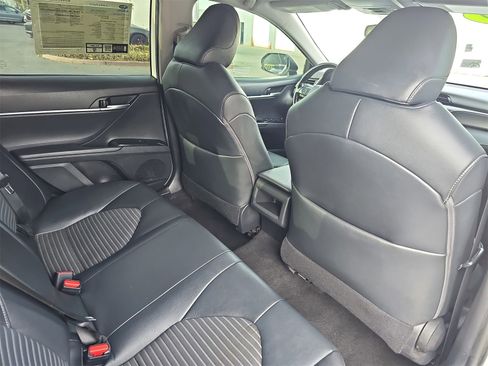 Used 2019 Toyota Camry SE w/ Carpet Mat Package image 11