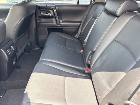 Used 2020 Toyota 4Runner TRD Off-Road Premium w/ Moonroof Package AWD/4WD image 29