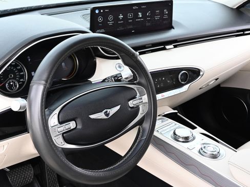 Used 2024 Genesis GV70 2.5T w/ Advanced Package image 30