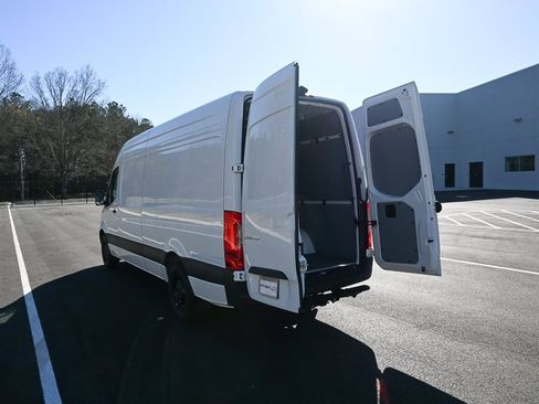 Used 2025 Mercedes-Benz Sprinter 2500 image 30