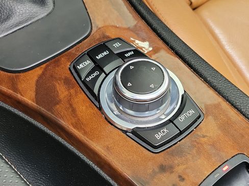 Used 2013 BMW 335i Convertible RWD image 28