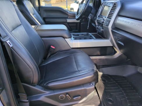 Used 2017 Ford F350 Lariat w/ Chrome Package image 21