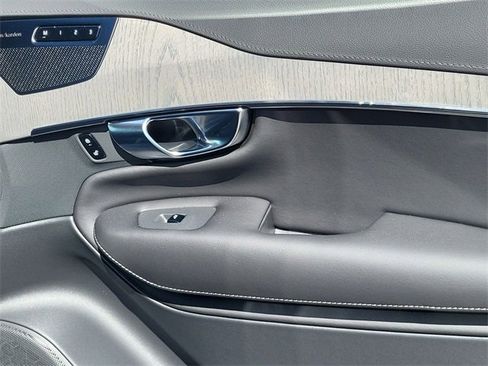 Certified 2025 Volvo XC90 B6 Ultra w/ Lounge Package image 18