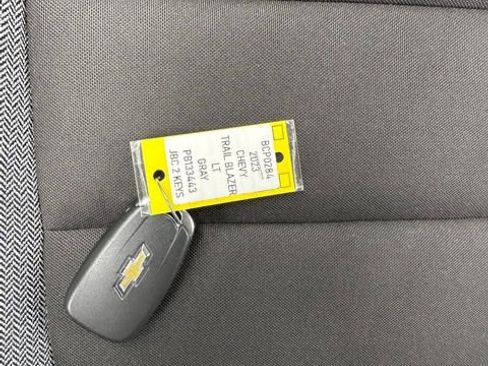 Used 2023 Chevrolet TrailBlazer LT w/ Convenience Package FWD image 12