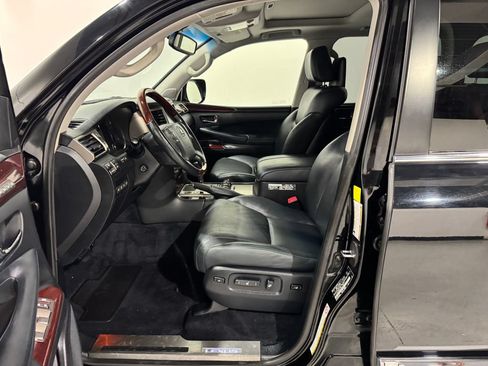 Used 2015 Lexus LX 570 4WD w/ Luxury Package image 14