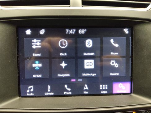 Used 2019 Ford Explorer XLT w/ Equipment Group 202A AWD/4WD image 25