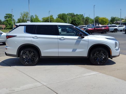New 2026 Mitsubishi Outlander LE AWD/4WD image 14