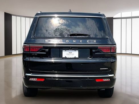 Used 2024 Jeep Wagoneer Series II w/ Flexible Seating Group RWD image 4