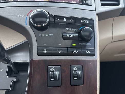 Used 2013 Toyota Venza Limited w/ Tow Prep Pkg image 25