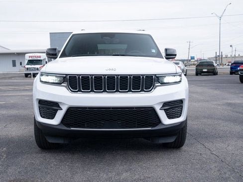 Certified 2025 Jeep Grand Cherokee Laredo X image 8