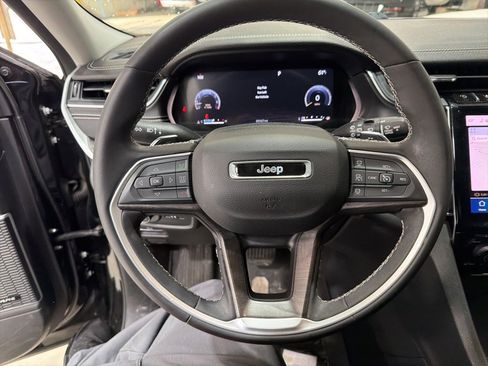 Used 2023 Jeep Grand Cherokee L Limited w/ Luxury Tech Group II image 18