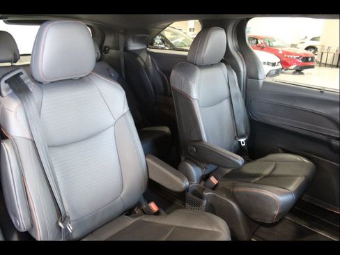 Used 2021 Toyota Sienna XSE w/ XSE Plus Package FWD image 17
