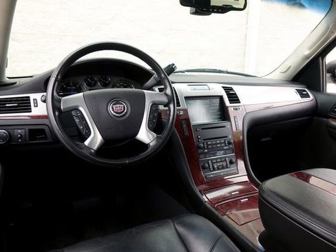 Used 2007 Cadillac Escalade 2WD w/ Information Package image 35