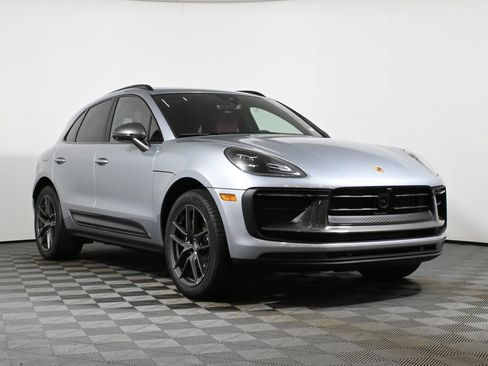 Used 2026 Porsche Macan AWD/4WD image 9