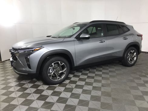 New 2026 Chevrolet Trax LT image 3