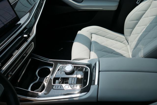 Used 2024 BMW X7 xDrive40i w/ Executive Package AWD/4WD image 26