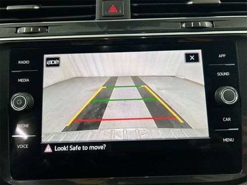 Used 2022 Volkswagen Tiguan SE image 15