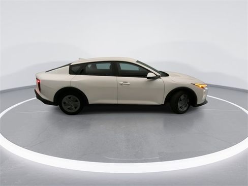 Used 2025 Kia K4 LX image 5