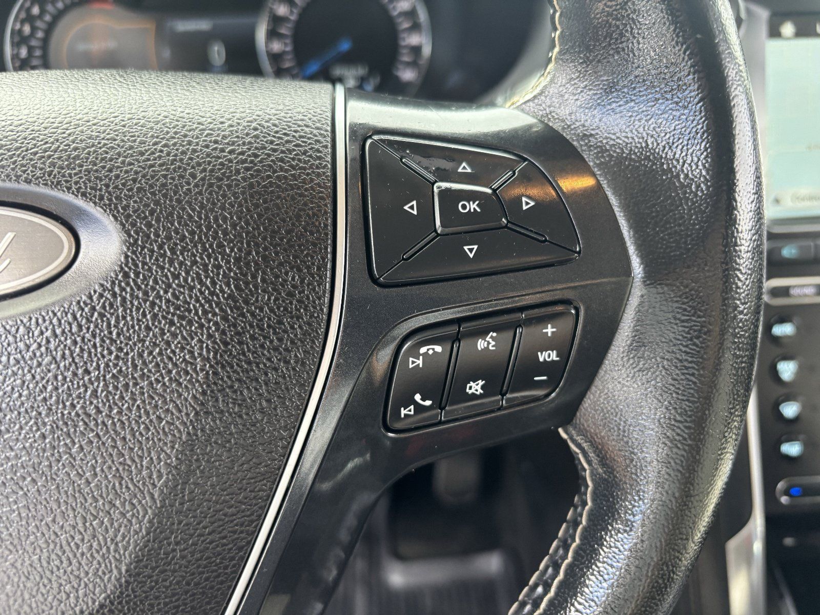 Used 2017 Ford Explorer Platinum AWD/4WD image 32