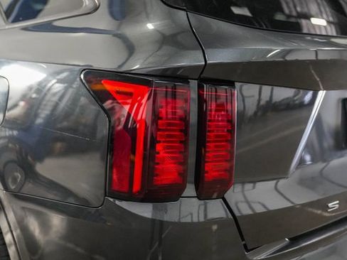 Certified 2022 Kia Sorento S image 9
