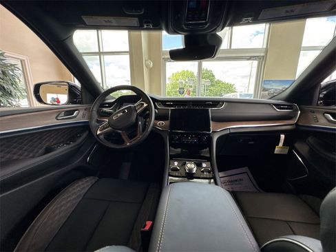 New 2025 Jeep Grand Cherokee Summit w/ Obsidian Package image 10