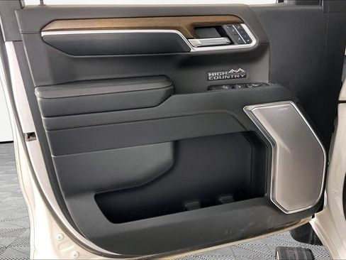 Certified 2024 Chevrolet Silverado 1500 High Country w/ Technology Package AWD/4WD image 16