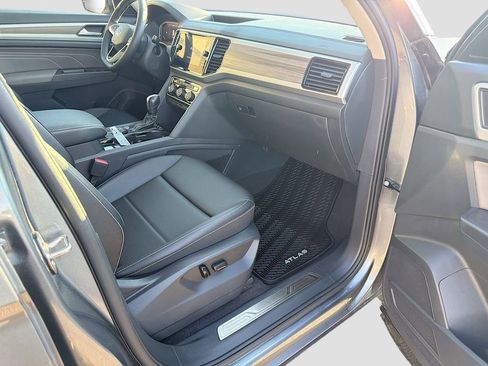 Used 2023 Volkswagen Atlas SEL AWD/4WD image 14