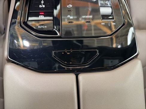 Used 2025 BMW i5 xDrive40 w/ Premium Package image 40