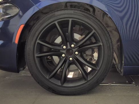 Used 2020 Dodge Charger SXT RWD image 10