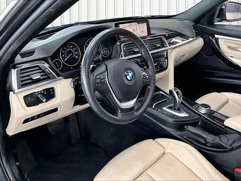 Used 2018 BMW 330i xDrive Sedan w/ Premium Package image 17