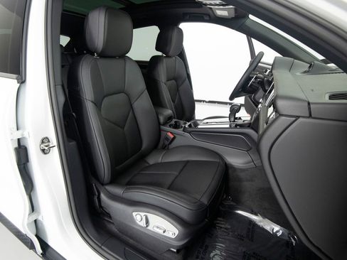 New 2026 Porsche Macan AWD/4WD image 31